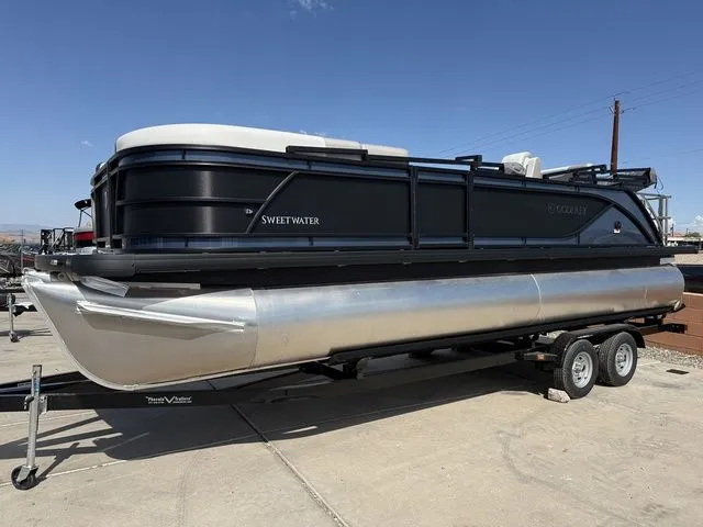 Slide: The Image of Godfrey Sweetwater 2286 SFL 27" Impact Center Tube Package 2026 - 4