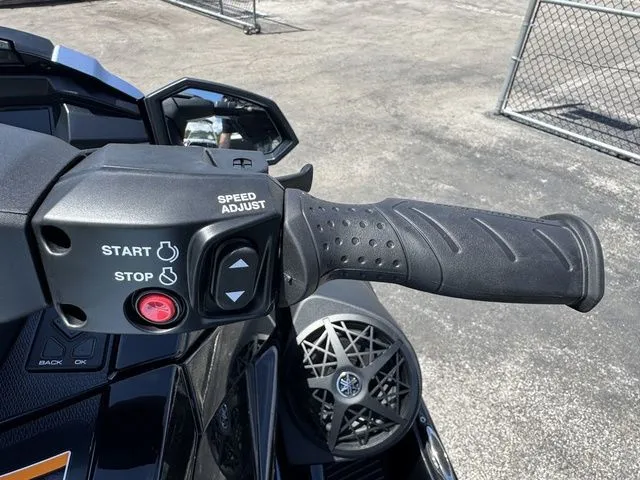 Slide: The Image of Yamaha VX Cruiser 2025 - 13