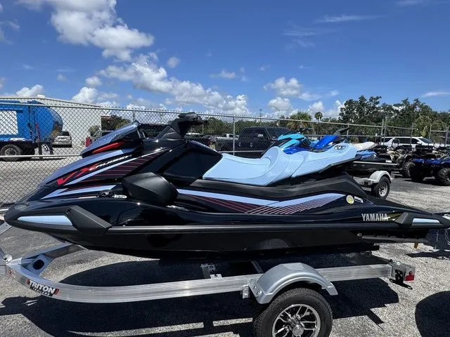 Slide: The Image of Yamaha VX Cruiser 2025 - 4