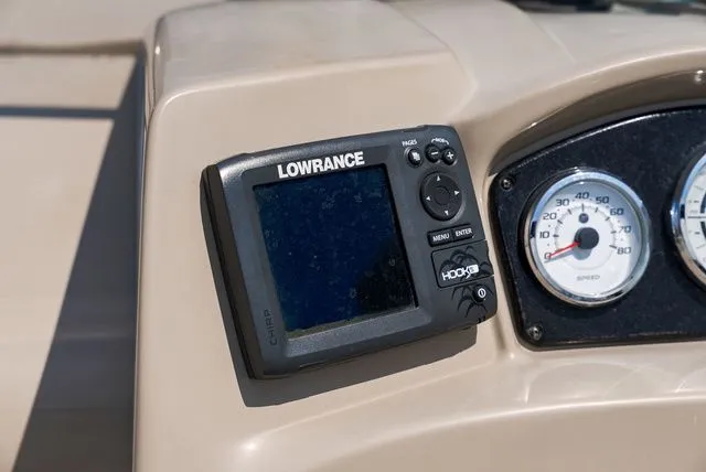 Slide: The Image of Sea Ray 240 Sundancer 2006 - 15