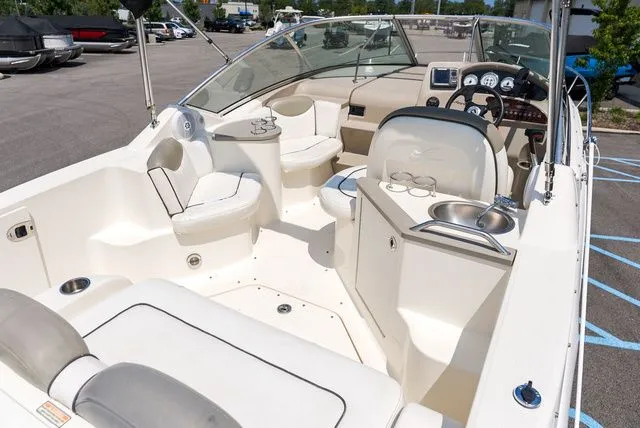 Slide: The Image of Sea Ray 240 Sundancer 2006 - 4