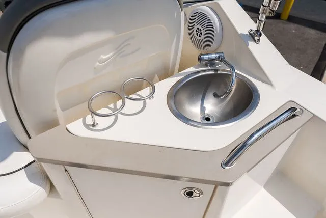 Slide: The Image of Sea Ray 240 Sundancer 2006 - 7