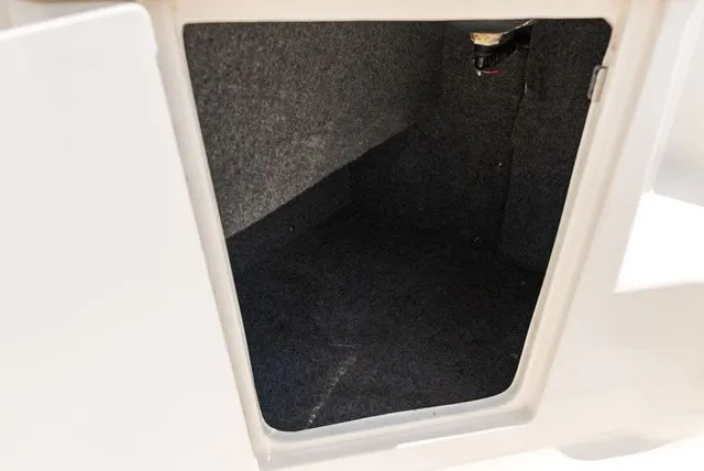 Slide: The Image of Sea Ray 240 Sundancer 2006 - 8