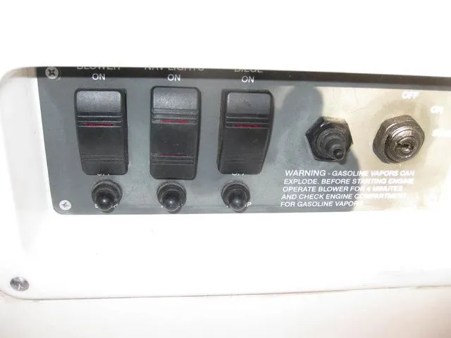 Slide: The Image of Boston Whaler RAGE 15 W/TRAILER 1998 - 18