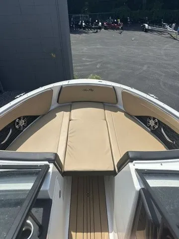 Slide: The Image of Sea Ray SPX 190 2024 - 10