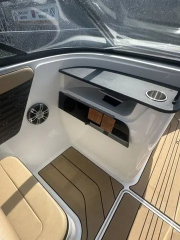 Slide: The Image of Sea Ray SPX 190 2024 - 12