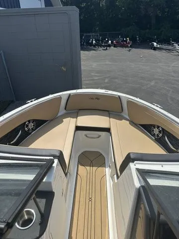 Slide: The Image of Sea Ray SPX 190 2024 - 9