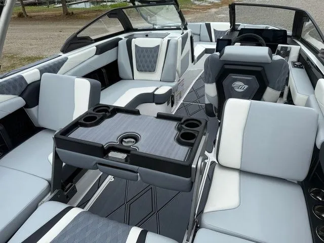 Slide: The Image of Malibu M230 2025 - 10