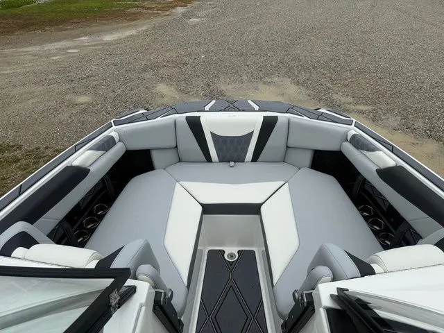 Slide: The Image of Malibu M230 2025 - 11