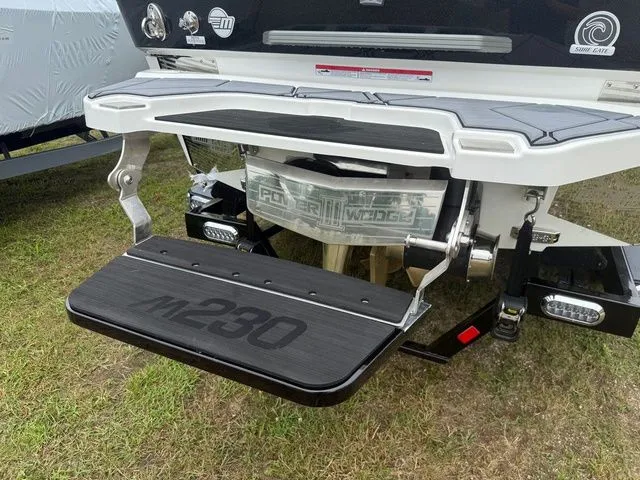 Slide: The Image of Malibu M230 2025 - 15