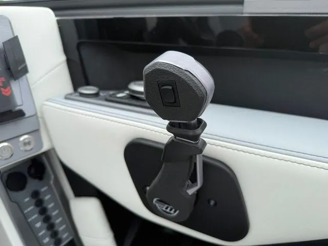 Slide: The Image of Malibu M230 2025 - 19