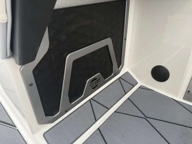 Slide: The Image of Malibu M230 2025 - 22