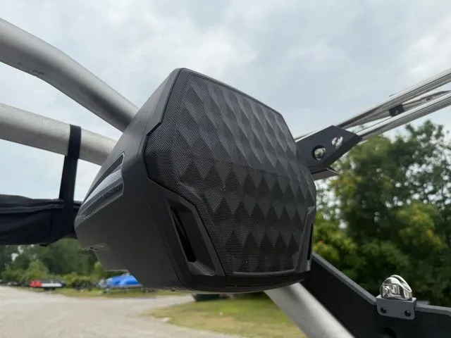 Slide: The Image of Malibu M230 2025 - 25