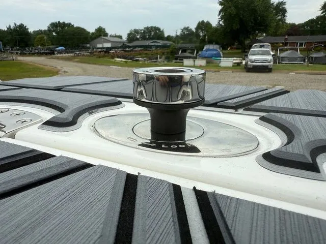 Slide: The Image of Malibu M230 2025 - 28