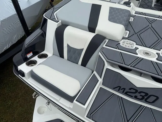 Slide: The Image of Malibu M230 2025 - 29