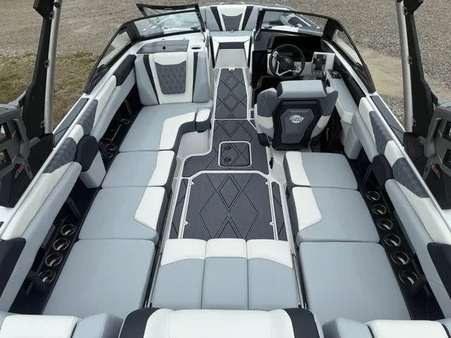 Slide: The Image of Malibu M230 2025 - 3