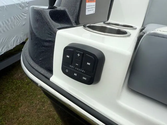 Slide: The Image of Malibu M230 2025 - 30