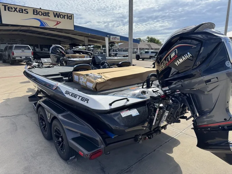 Slide: The Image of Skeeter FXR20 FLEX 2026 - 3