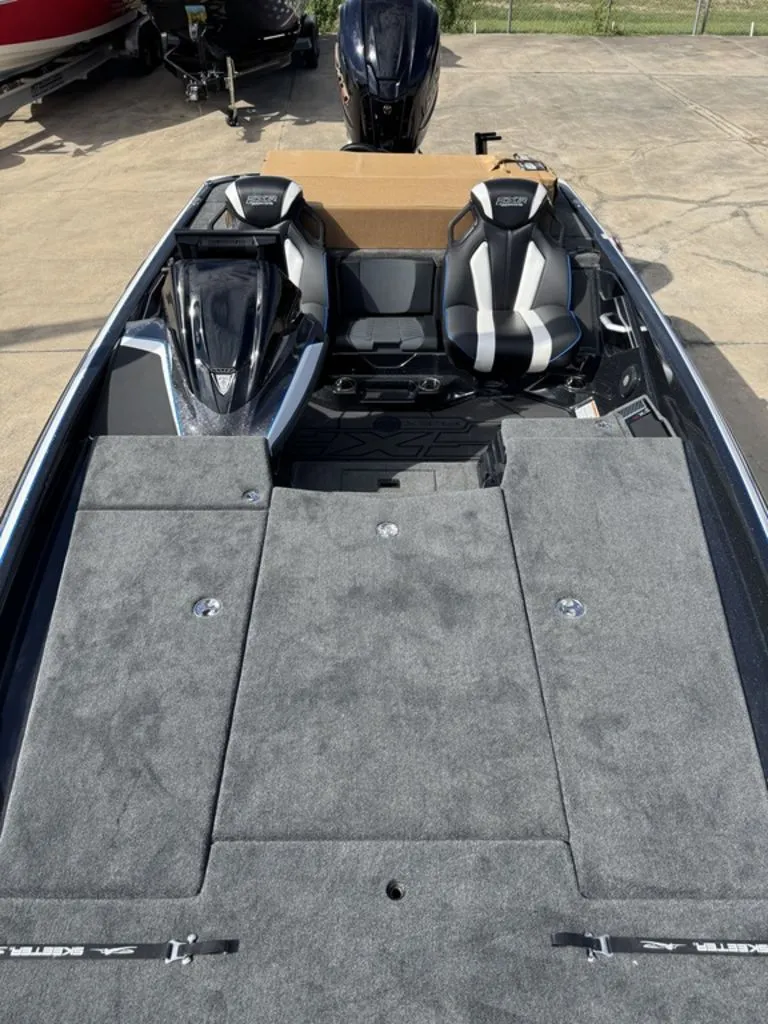 Slide: The Image of Skeeter FXR20 FLEX 2026 - 8