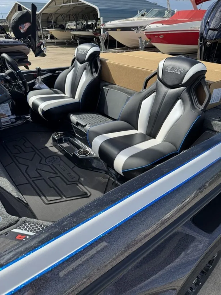 Slide: The Image of Skeeter FXR20 FLEX 2026 - 9