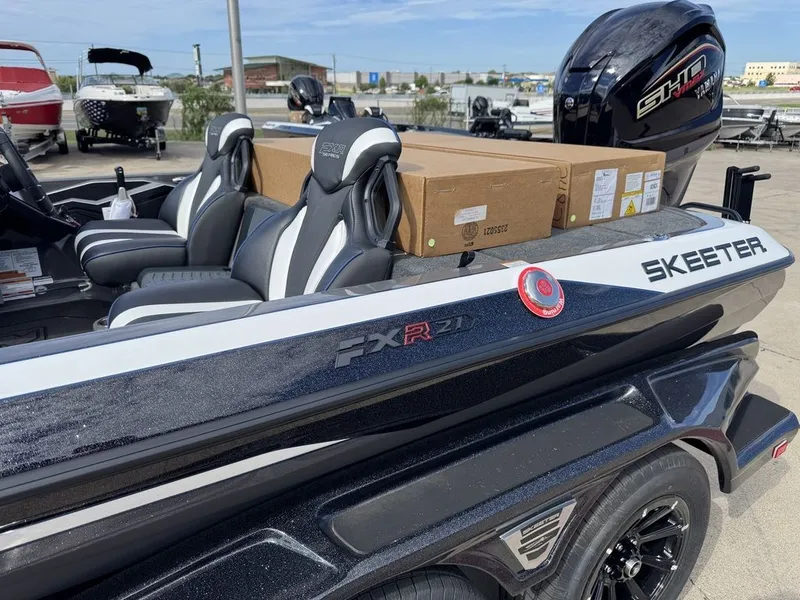 Slide: The Image of Skeeter FXR21 FLEX 2026 - 2