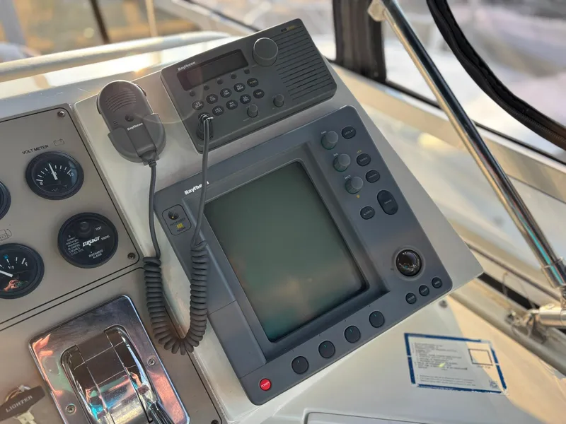 Slide: The Image of Control panel of 2000 Carver 406 Aft Cabin Motor Yacht with navigation equipment. - 16