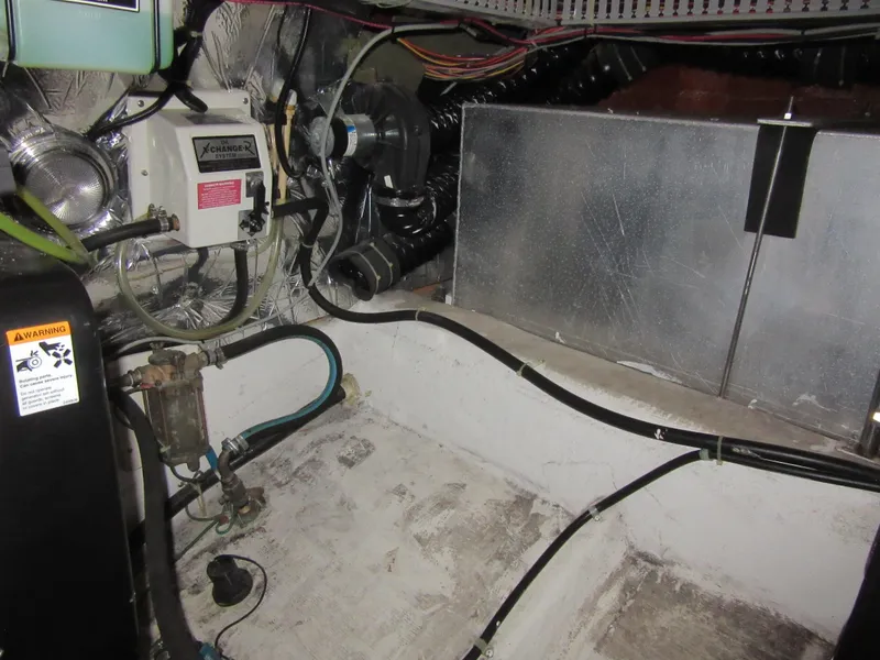 Slide: The Image of Carver 406 Aft Cabin Motor Yacht 2000 - 51