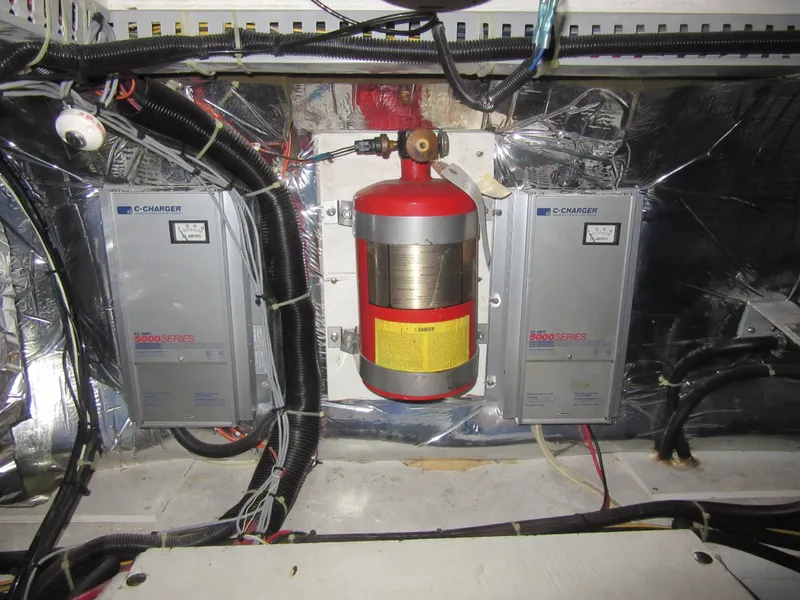 Slide: The Image of Carver 406 Aft Cabin Motor Yacht 2000 - 59