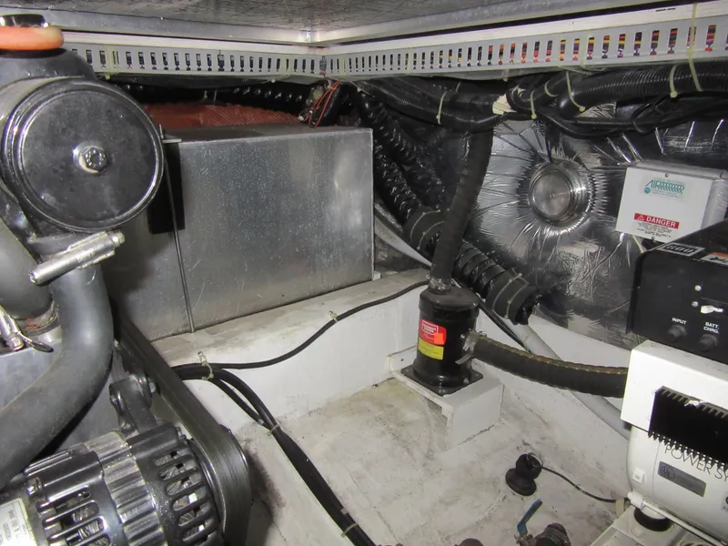 Slide: The Image of Carver 406 Aft Cabin Motor Yacht 2000 - 60