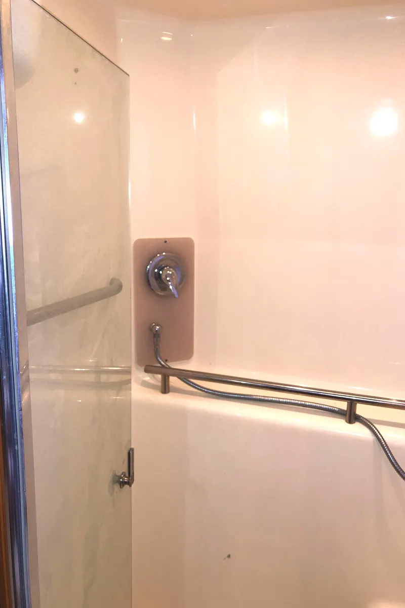 Slide: The Image of Tiara 3900 Sovran 2008 - 57