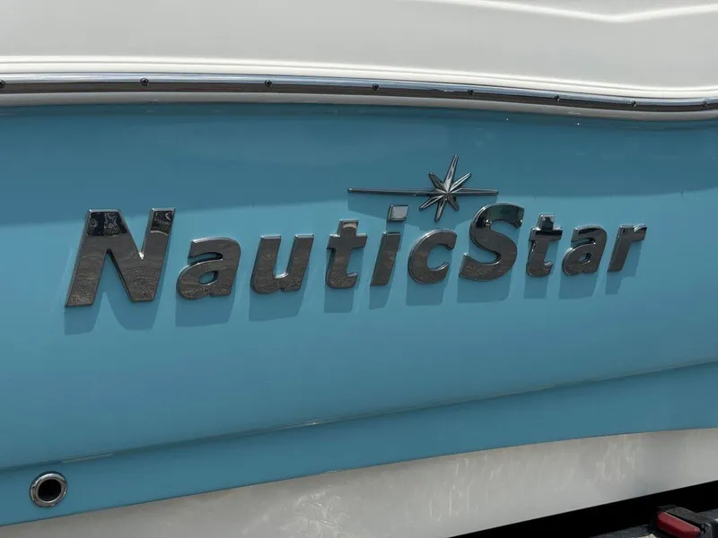 Slide: The Image of NauticStar 251 Hybrid 2020 - 12