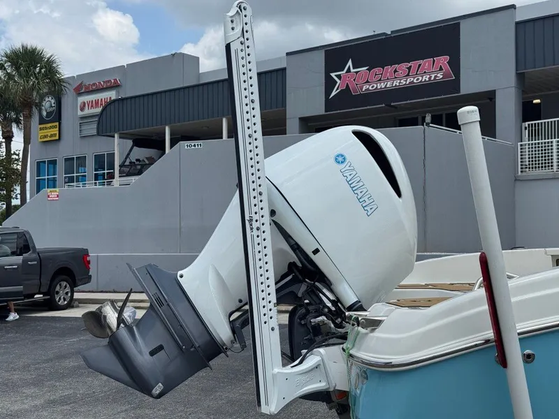 Slide: The Image of NauticStar 251 Hybrid 2020 - 17