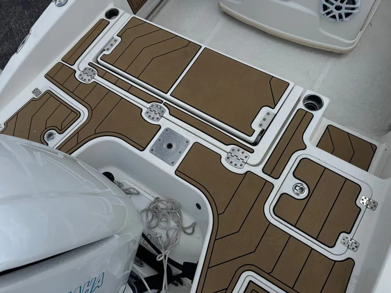 Slide: The Image of NauticStar 251 Hybrid 2020 - 23