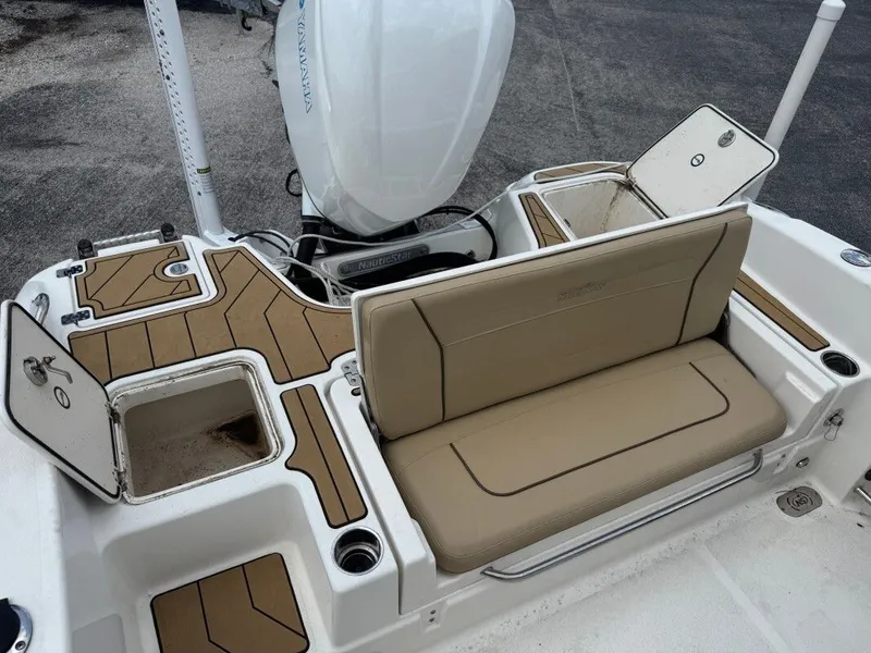 Slide: The Image of NauticStar 251 Hybrid 2020 - 24