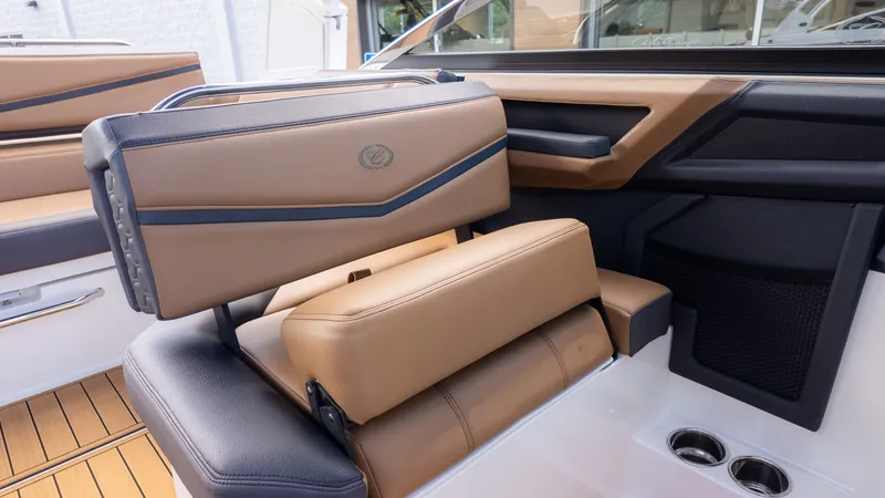 Slide: The Image of Cobalt R4 Surf 2023 - 18