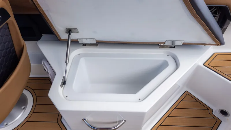 Slide: The Image of Cobalt R4 Surf 2023 - 20