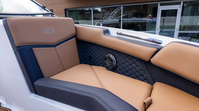 Slide: The Image of Cobalt R4 Surf 2023 - 21