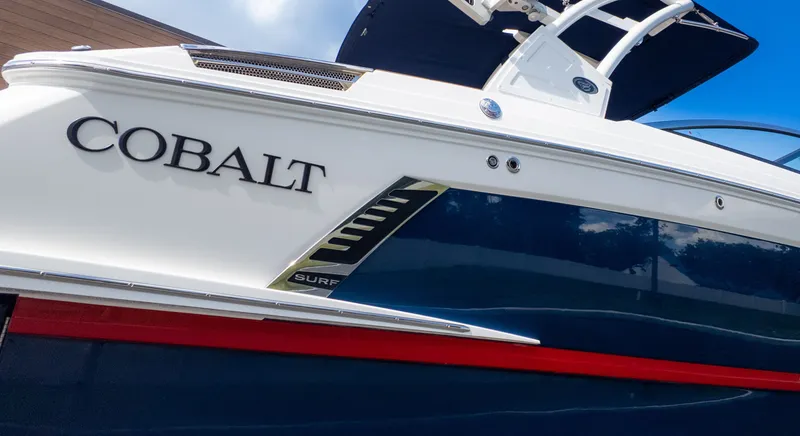 Slide: The Image of Cobalt R4 Surf 2023 - 3