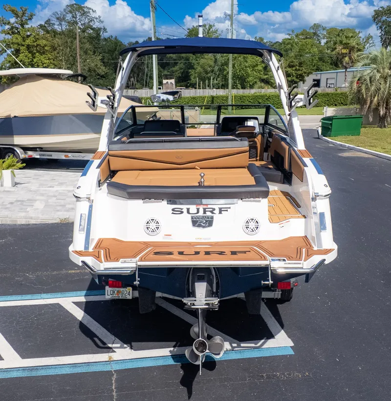 Slide: The Image of Cobalt R4 Surf 2023 - 5