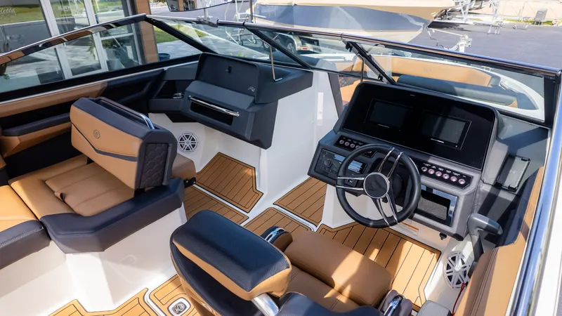 Slide: The Image of Cobalt R4 Surf 2023 - 9