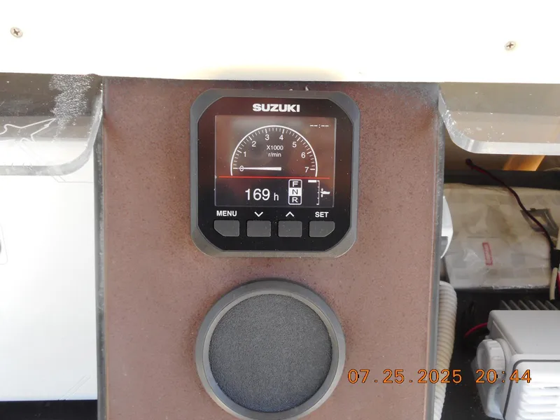 Slide: The Image of Suzuki boat gauge on 1992 Mako 22 CC, displaying 169 hours. - 10