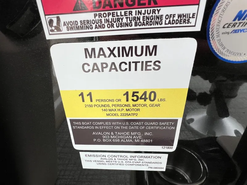 Slide: The Image of Capacity label for 2026 Tahoe Pontoon SPORT 85 2385 CRUISE, max 11 people or 1540 lbs. - 15