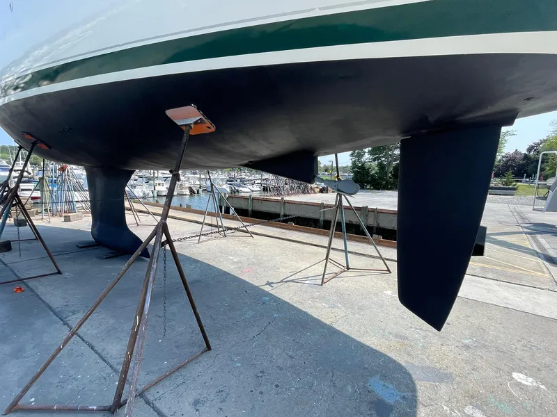 Slide: The Image of Beneteau 423 sailboat hull on stands, marina background, 2003 model. - 22