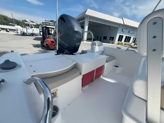 Slide: The Image of Robalo R16 2018 - 14