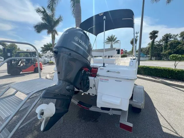 Slide: The Image of Robalo R16 2018 - 15