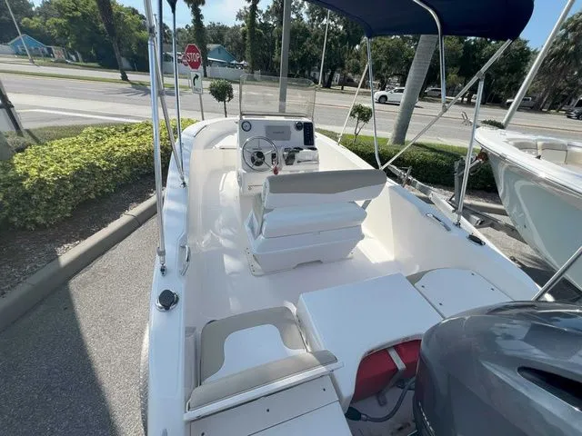 Slide: The Image of Robalo R16 2018 - 48