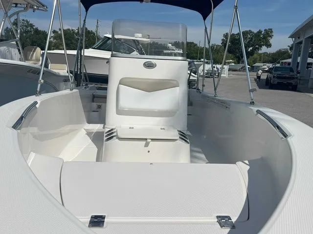 Slide: The Image of Robalo R16 2018 - 51