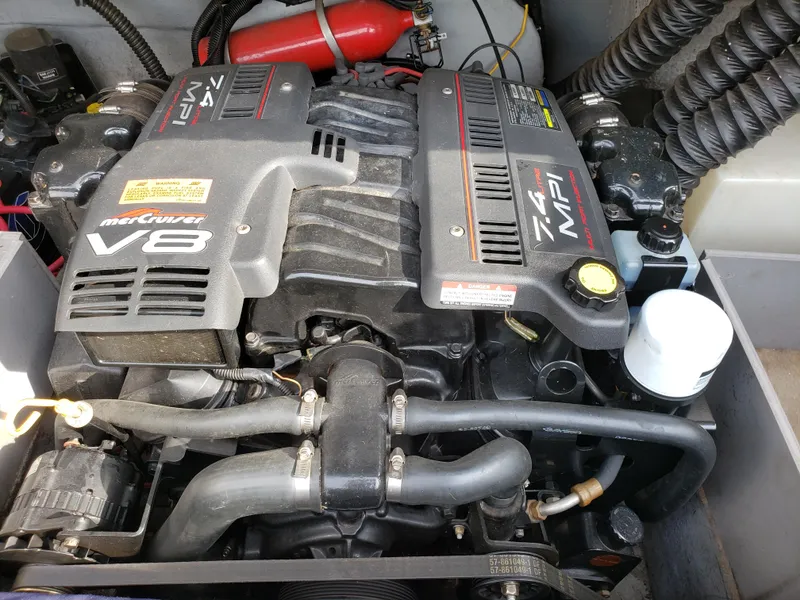 Slide: The Image of 1999 Chaparral 2335 SS boat engine, MerCruiser V8 7.4L MPI, detailed view. - 13