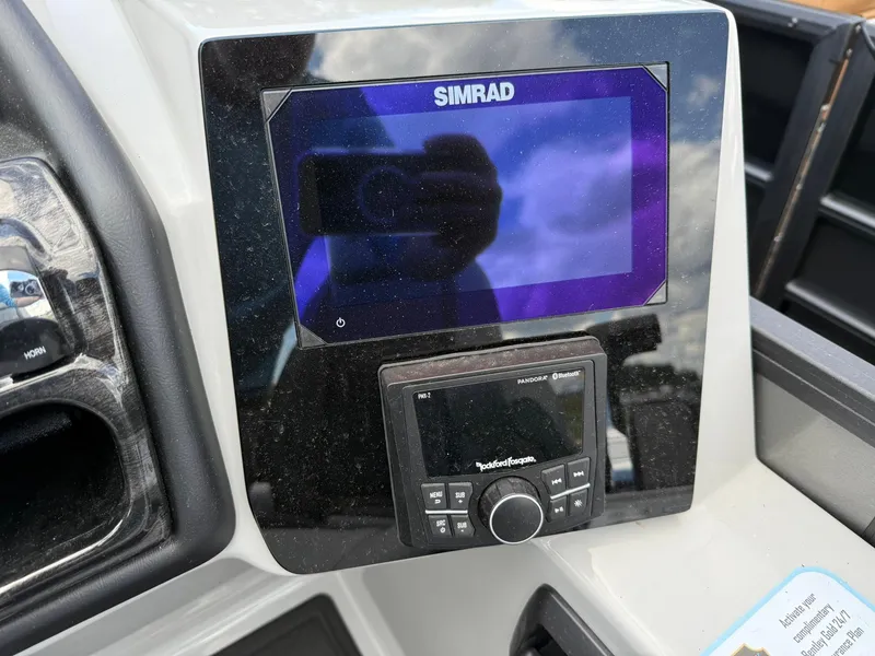 Slide: The Image of Simrad display and Rockford Fosgate audio system on 2026 Bentley Pontoons Elite 253 Swingback. - 7