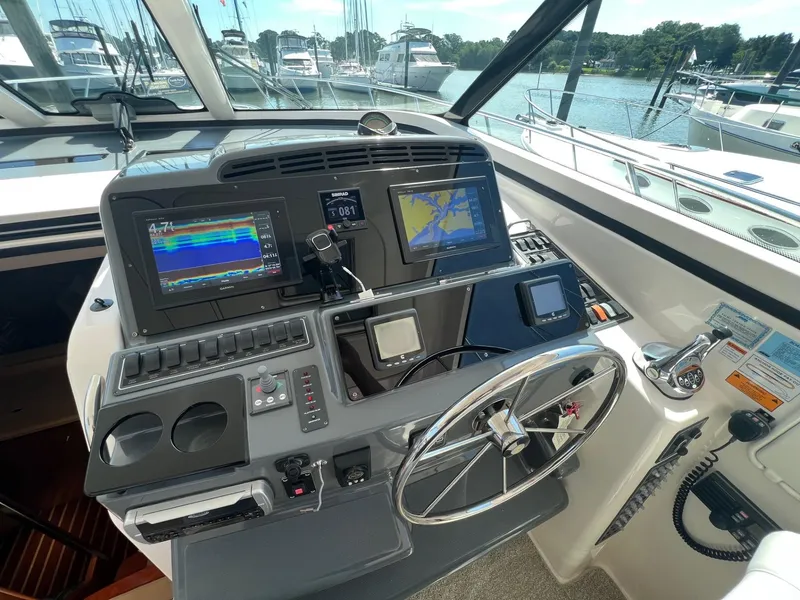 Slide: The Image of Tiara 4400 Sovran - 10